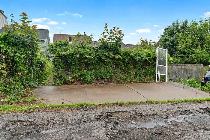 2217 Hawthorne Ave — Photo 32