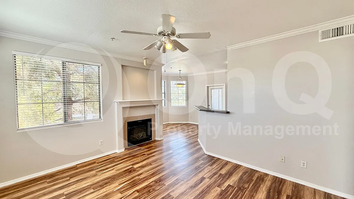 2 bed, 2.0 bath, 1056 sqft, $1,475 — Photo 2