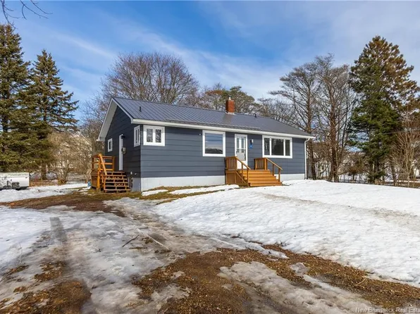 4 Bickerton Ave, Sackville, NB E4L 3M7