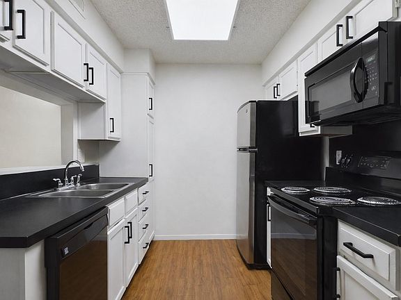 2nd image of 908 Poplar St APT 201