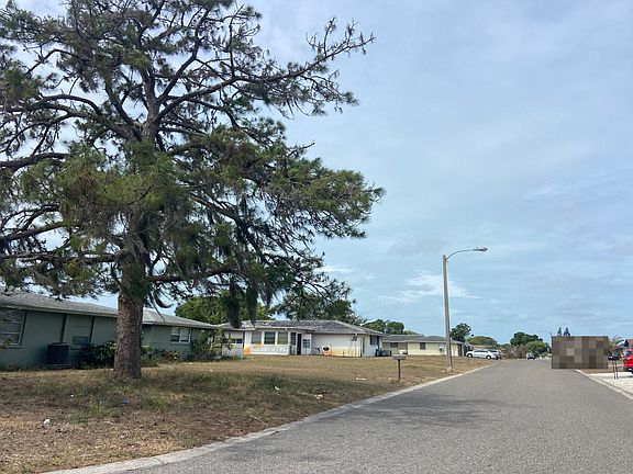 5th image of 7925 Lotus Dr