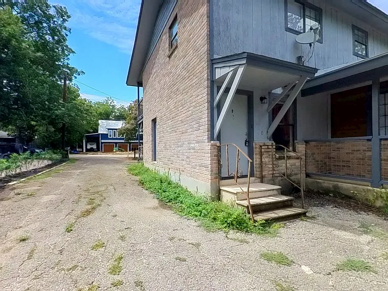 1015 W Martin Luther King Dr #B — Photo 19
