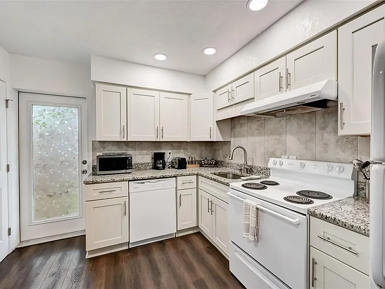618 S Osprey Ave — Photo 8