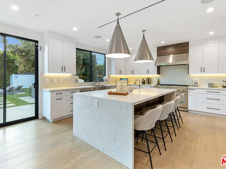 731 N Curson Ave — Photo 21