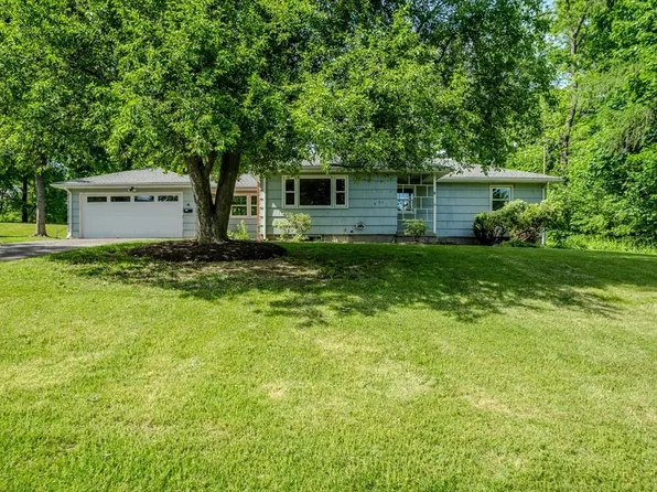 15 Jeffrey Ln, Amherst, MA 01002