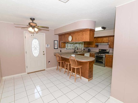 4th image of 109 Monterey St