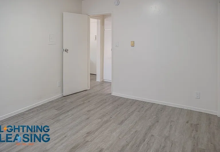 915 N Wilton Pl #304 — Photo 7