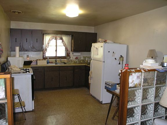4th image of 1233 N Vine St