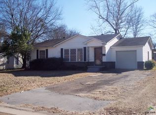 210 Redbud Ln, Mt Pleasant, TX 75455