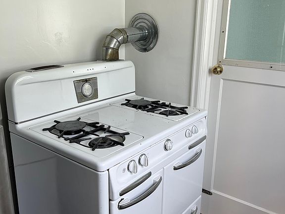 3rd image of 182 Stanyan St #4