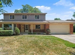 4100 Gatesford Circle Dr, Troy, MI 48085