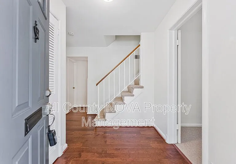3160 Ravenwood Dr — Photo 3