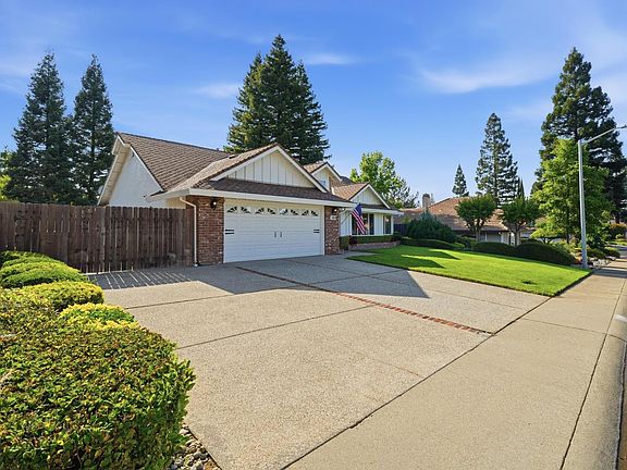 4th image of 1304 Ridgecrest Way