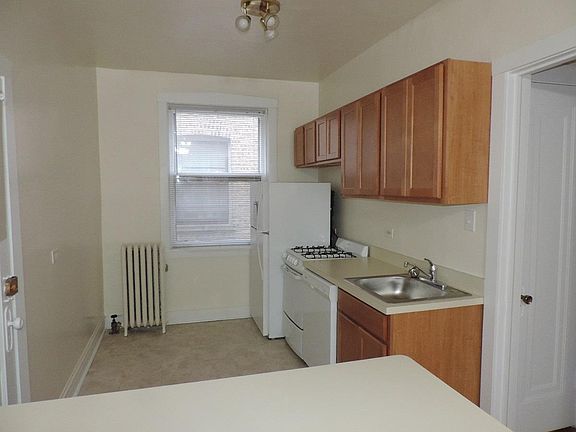 2nd image of 739 Hinman Ave APT 3E