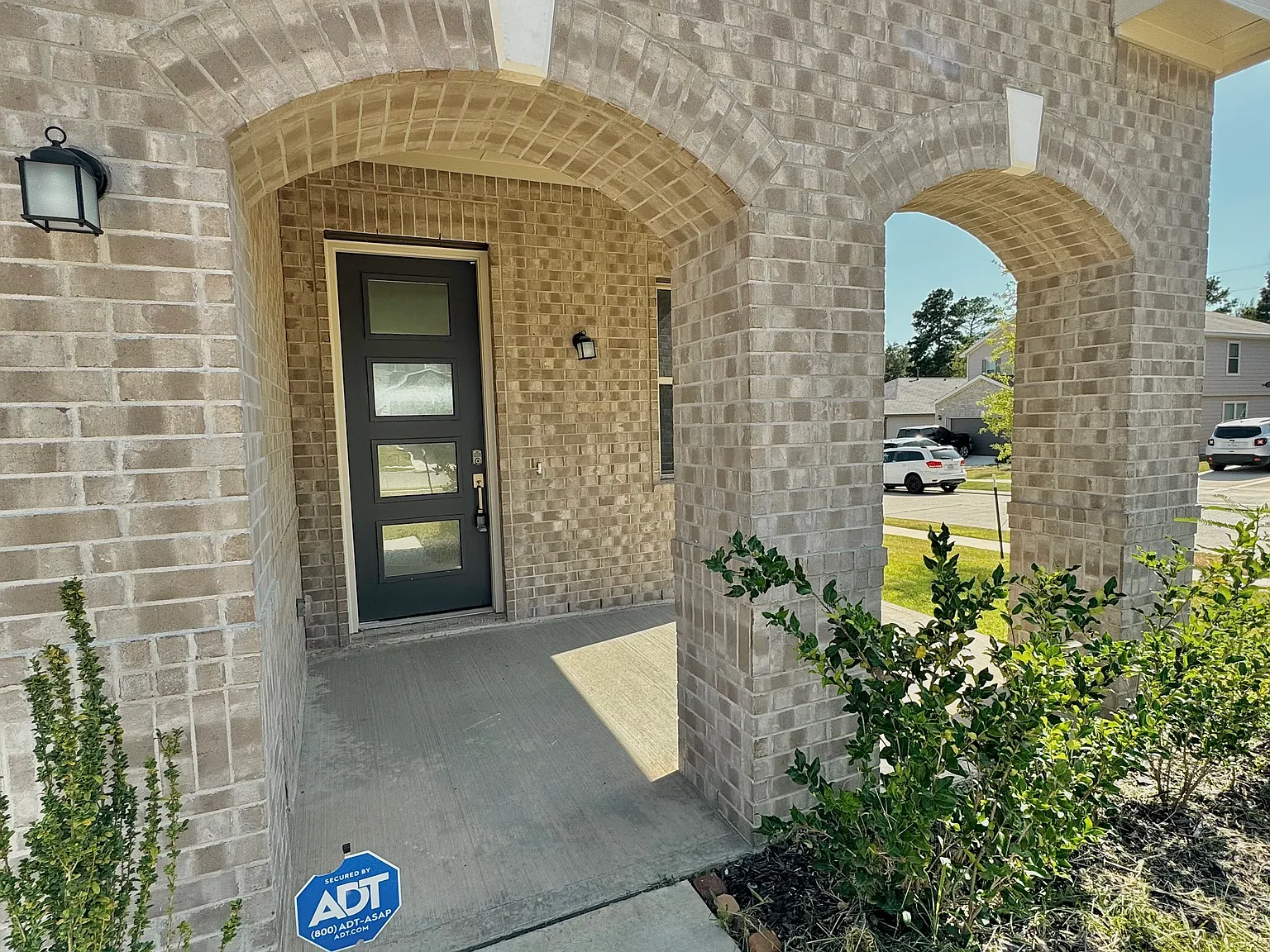 3 bed, 2.5 bath, 2526 sqft, $2,650 — Photo 2