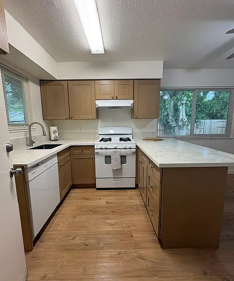6325 Oakcreek Way — Photo 5