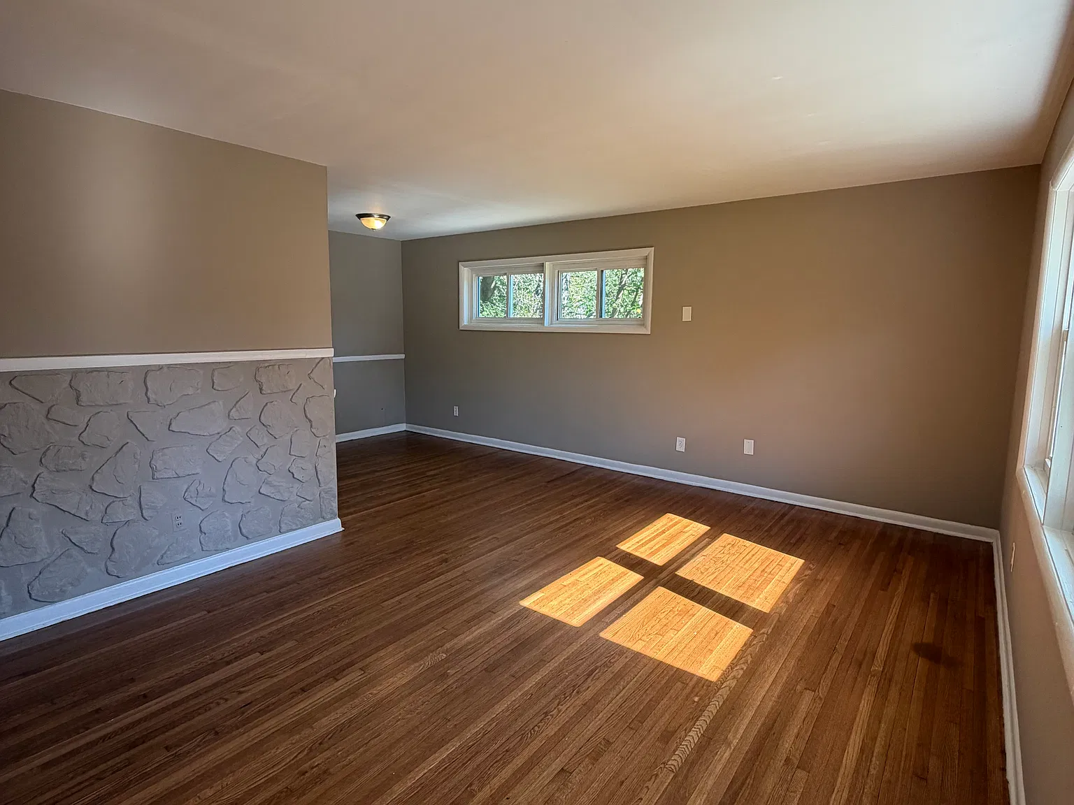 3 bed, 1136 sqft, $1,200 — Photo 2