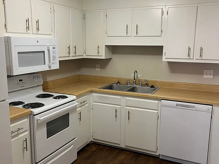 Windtree Apartment Homes — Photo 69