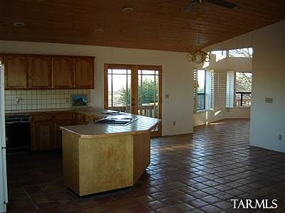 4th image of 12 Debra Ct