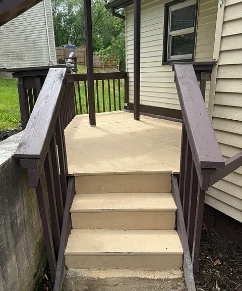 steps to front upper entrance