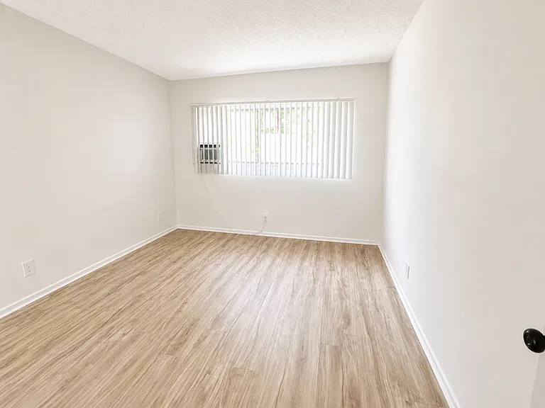 1156 Alameda Ave — Photo 11