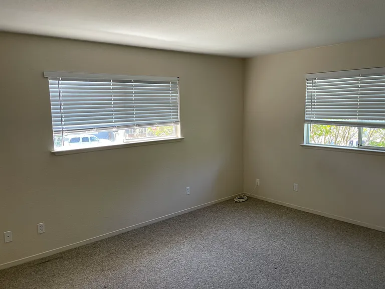 402 Butler Ct #B — Photo 9