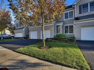 32 Chatsworth Rd, Manalapan, NJ 07726