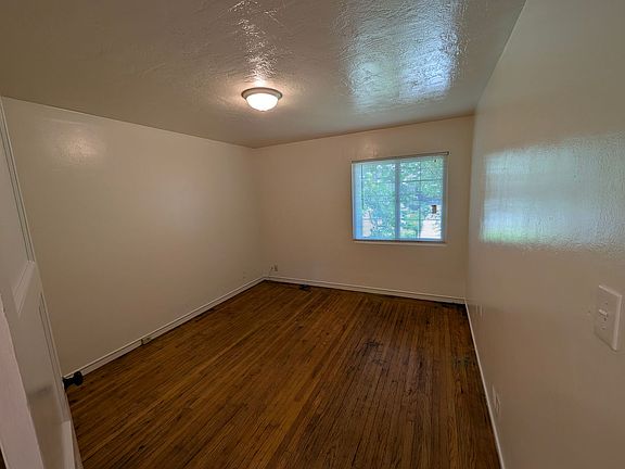 5th image of 6716 Macarthur Blvd #9
