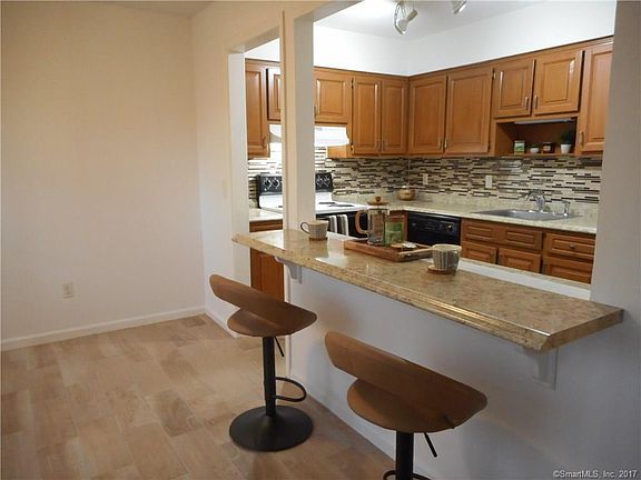 Kitchen/Breakfast Bar