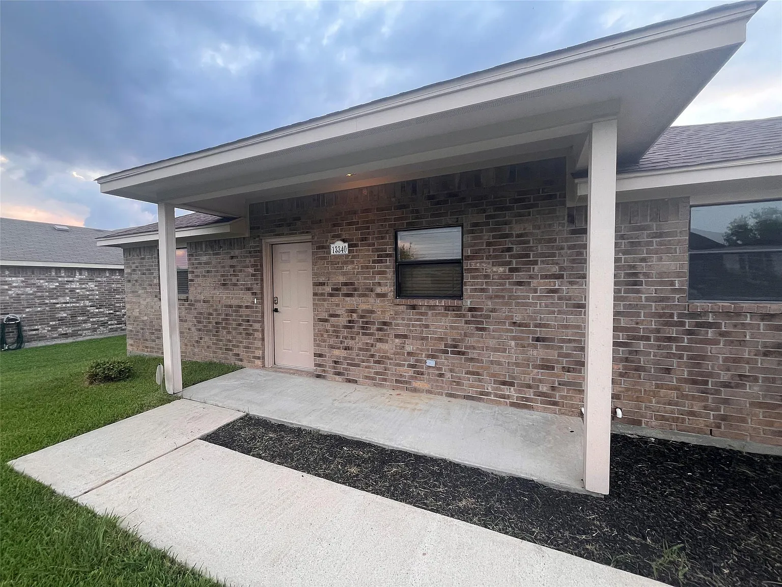 2 bed, 2.0 bath, 1240 sqft, $1,650 — Photo 2