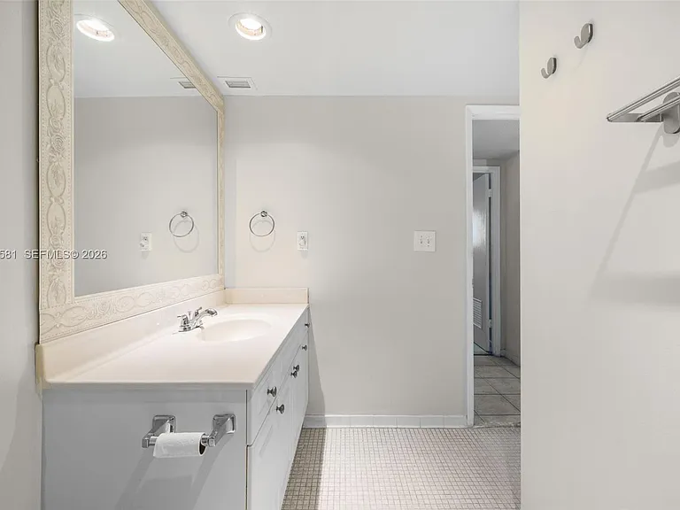 19380 Collins Ave #1224 — Photo 20