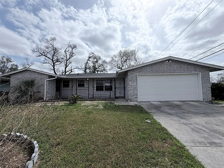 5902 Willow Glen Dr — Photo 1
