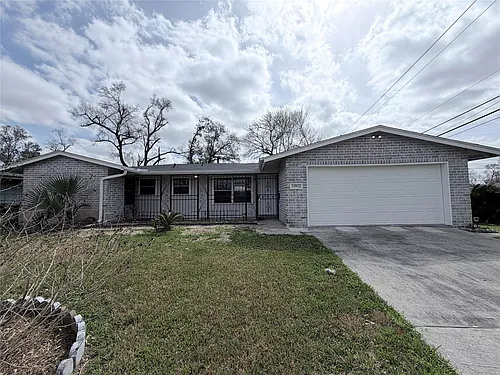 5902 Willow Glen Dr Photo 1