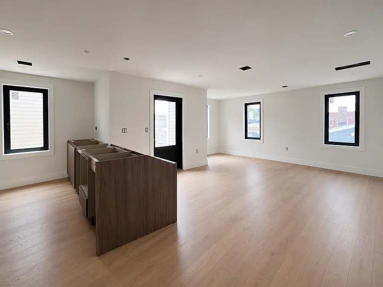 207 Tudor St #202 — Photo 4