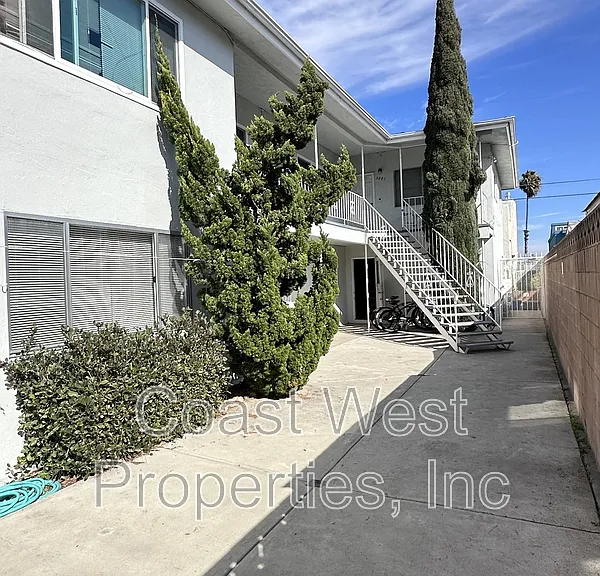 3837 1/2 Kendall St — Photo 4