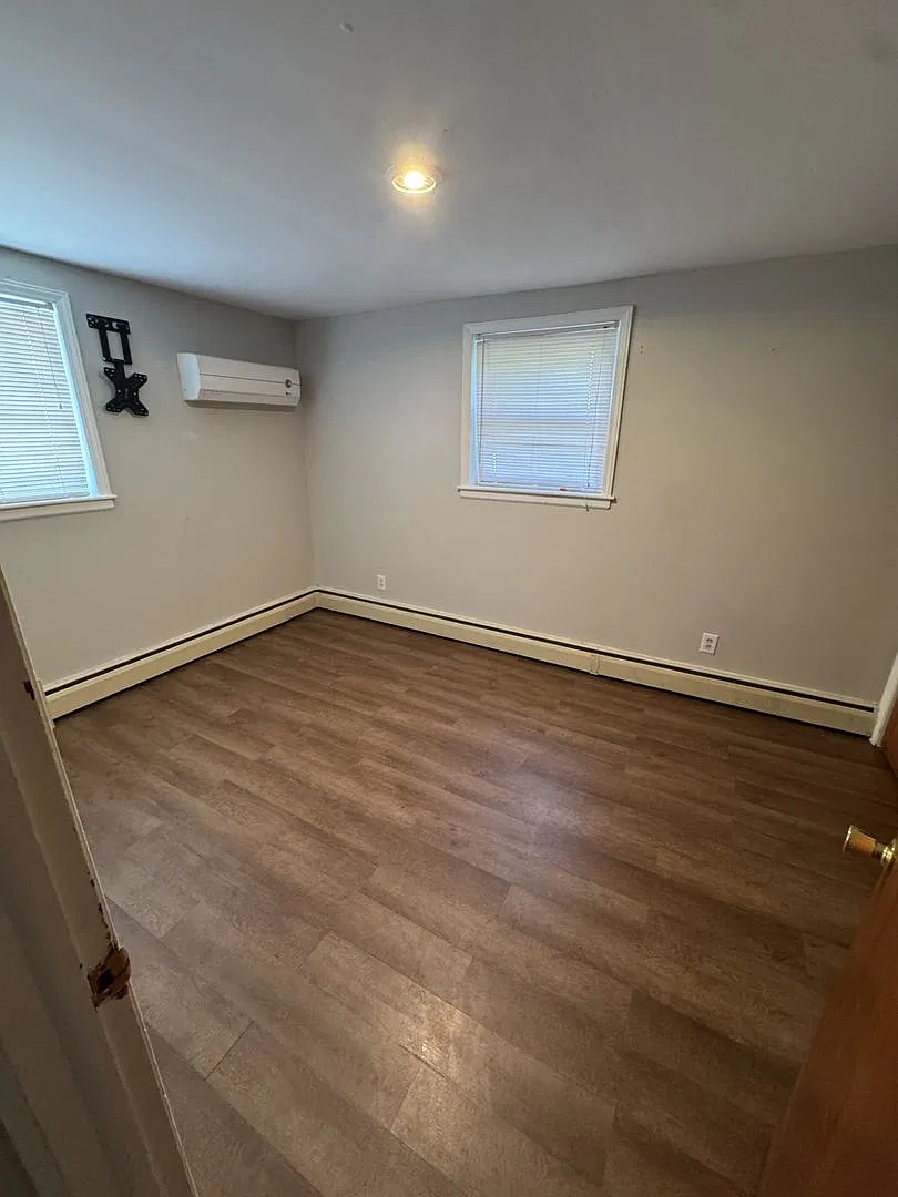 1018 Montgomery St — Photo 4