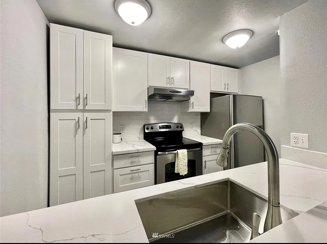 2 bed, 804 sqft, $2,100 — Photo 1