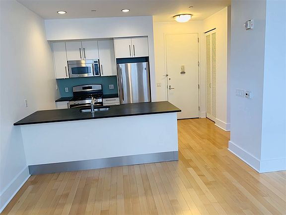 4th image of 4 Beacon Way APT 1608