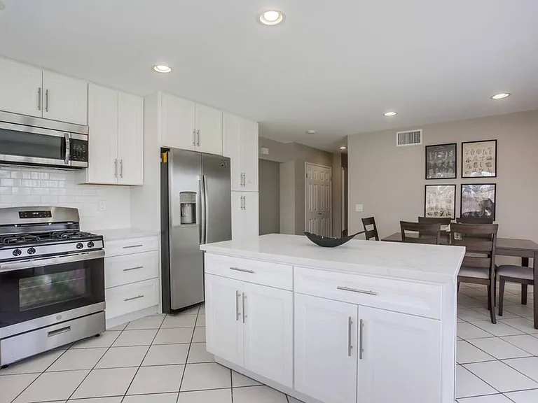 10584 Bandell Ct — Photo 11