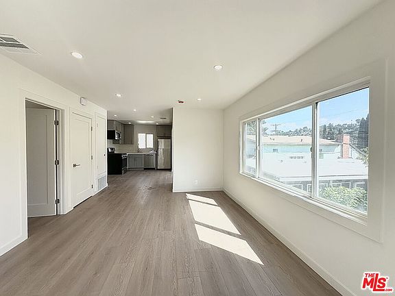 3rd image of 1405 Talmadge St #3