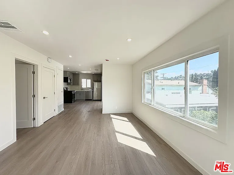 1405 Talmadge St #3 — Photo 3