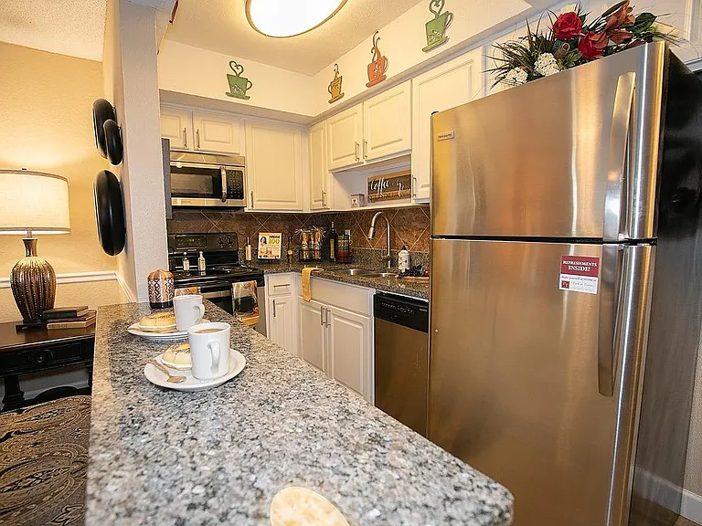2037 Phillippe Pkwy — Photo 2