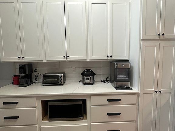 3rd image of 135 Summer Ln