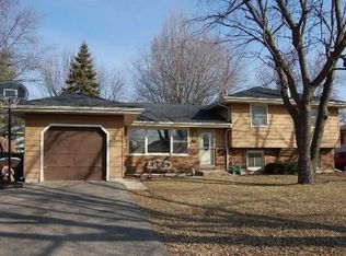 820 Helen Ave, South Elgin, IL 60177
