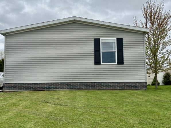 33007 Primrose Ct #64, New Haven, MI 48048