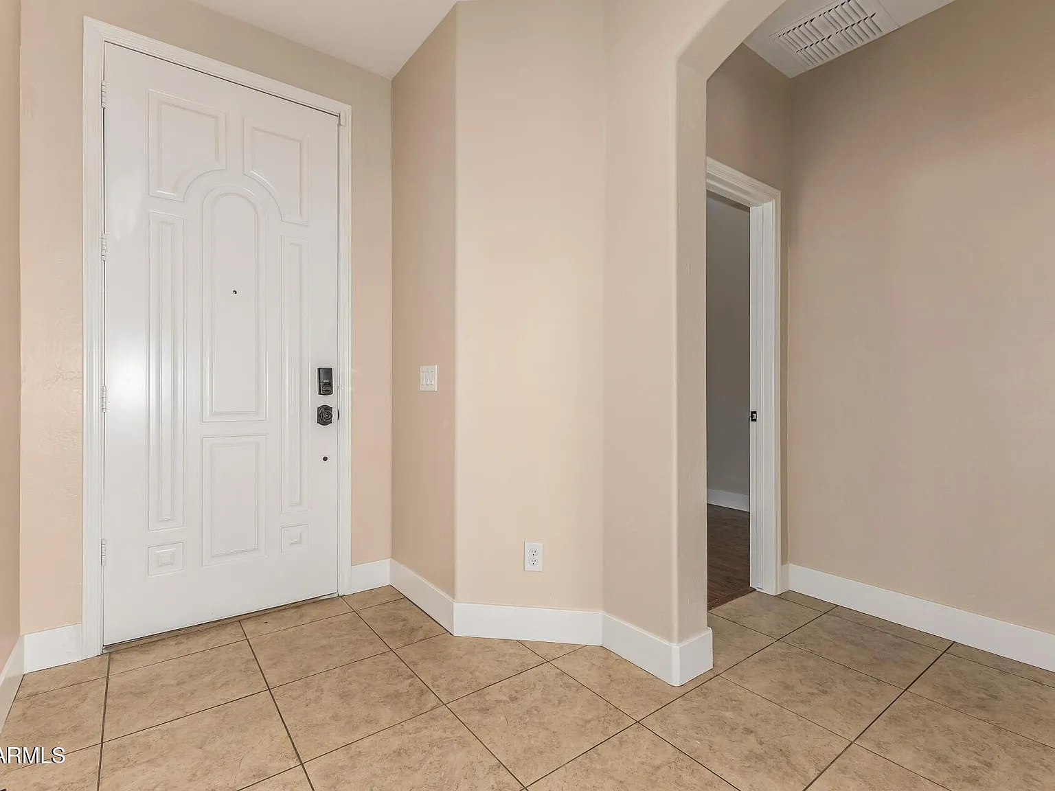 6 bed, 3.0 bath, 2671 sqft, $4,175 — Photo 2