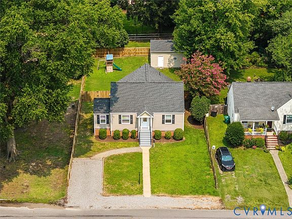 3rd image of 1310 Devers Rd