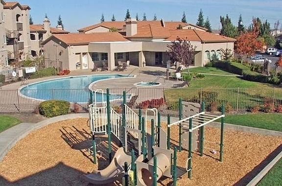 Community Facility-Pool, Spa, Fitness Room, Children's Play Area