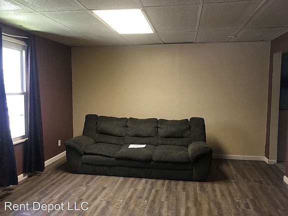 3rd image of 1336 E Illinois St