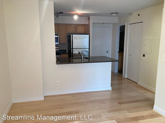 3rd image of 7500 Woodmont Ave APT 1009